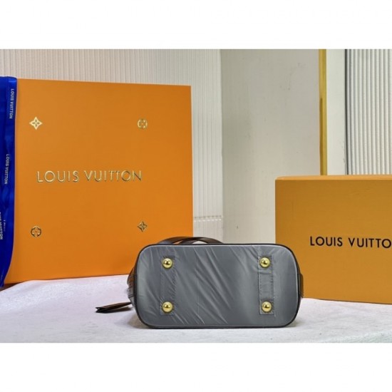2022SS LOUIS VUITTON Shoulder bag Overwhelming luxury 2022SS LOUIS VUITTON Shoulder bag Overwhelming luxury