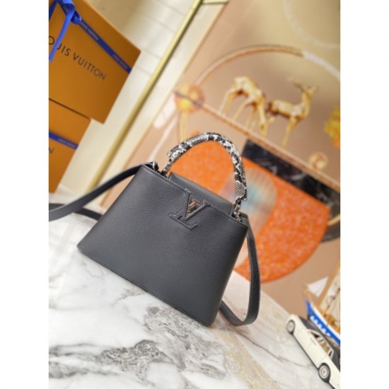 2022SS LOUIS VUITTON Shoulder bag Extremely rare Hard to get 2022SS LOUIS VUITTON Shoulder bag Extremely rare Hard to get