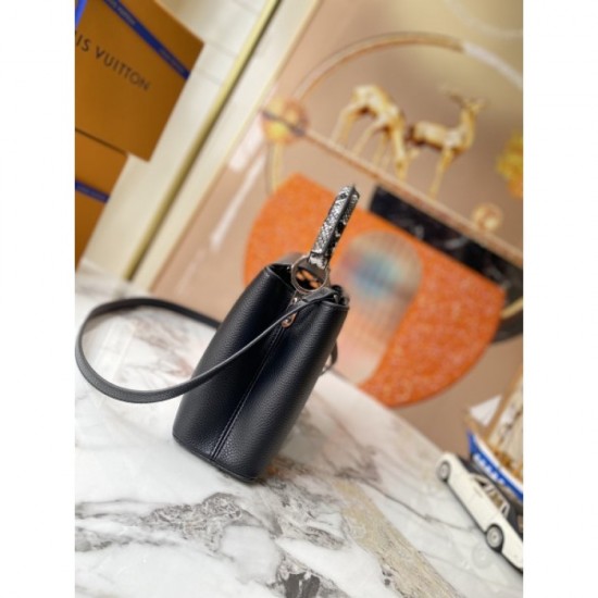2022SS LOUIS VUITTON Shoulder bag Extremely rare Hard to get 2022SS LOUIS VUITTON Shoulder bag Extremely rare Hard to get