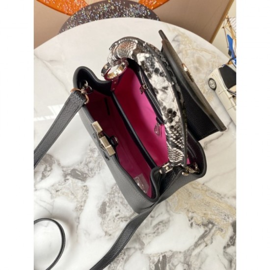2022SS LOUIS VUITTON Shoulder bag Extremely rare Hard to get 2022SS LOUIS VUITTON Shoulder bag Extremely rare Hard to get