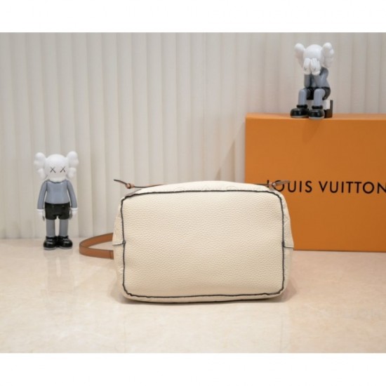 2022SS LOUIS VUITTON Shoulder bag Express your personality 2022SS LOUIS VUITTON Shoulder bag Express your personality