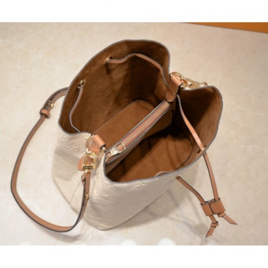 2022SS LOUIS VUITTON Shoulder bag Express your personality 2022SS LOUIS VUITTON Shoulder bag Express your personality