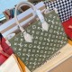 2022SS LOUIS VUITTON Louis Vuitton tote bag An eye-catching first place 2022SS LOUIS VUITTON Louis Vuitton tote bag An eye-catching first place