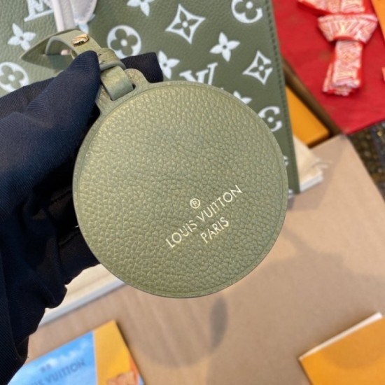 2022SS LOUIS VUITTON Louis Vuitton tote bag An eye-catching first place 2022SS LOUIS VUITTON Louis Vuitton tote bag An eye-catching first place