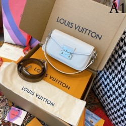 2022SS LOUIS VUITTON Shoulder bag Attention