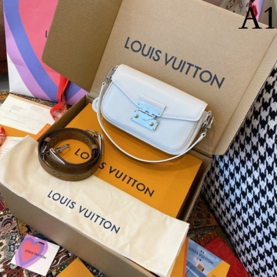 2022SS LOUIS VUITTON Shoulder bag Attention 2022SS LOUIS VUITTON Shoulder bag Attention
