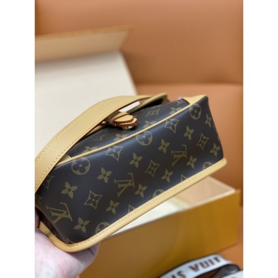 2022SS LOUIS VUITTON Shoulder bag Excellent item 2022SS LOUIS VUITTON Shoulder bag Excellent item
