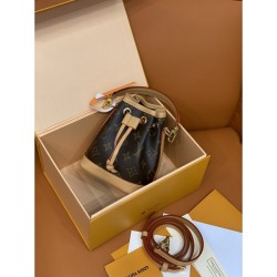 2022SS LOUIS VUITTON Louis Vuitton tote bag full of charm