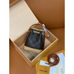 2022SS LOUIS VUITTON Louis Vuitton tote bag full of charm