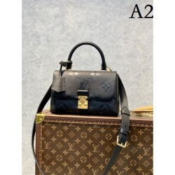 2022SS LOUIS VUITTON Shoulder bag The texture is exquisite