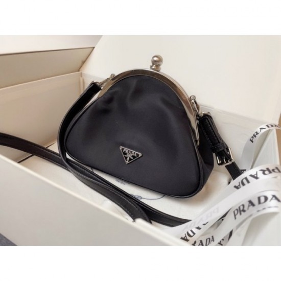2022SS PRADA Prada Shoulder Bag New product ☆ Inevitably sold out 2022SS PRADA Prada Shoulder Bag New product ☆ Inevitably sold out
