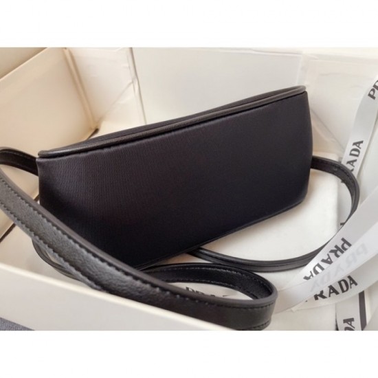 2022SS PRADA Prada Shoulder Bag New product ☆ Inevitably sold out 2022SS PRADA Prada Shoulder Bag New product ☆ Inevitably sold out