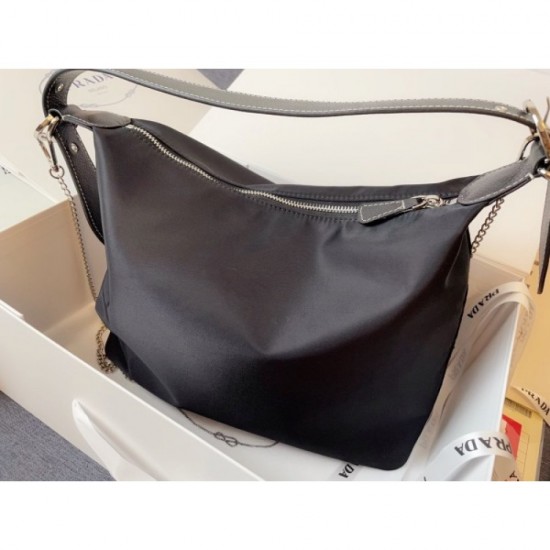 2022SS PRADA Prada Shoulder Bag Latest product inevitably sold out immediately 2022SS PRADA Prada Shoulder Bag Latest product inevitably sold out immediately
