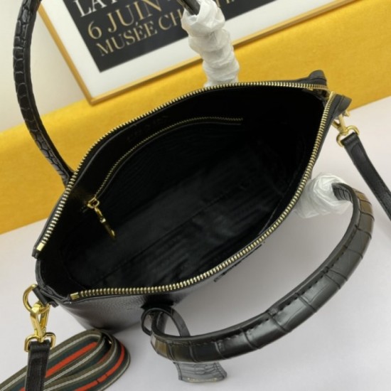 PRADA Prada Tote Bag 2022SS Enjoy the latest summer style PRADA Prada Tote Bag 2022SS Enjoy the latest summer style