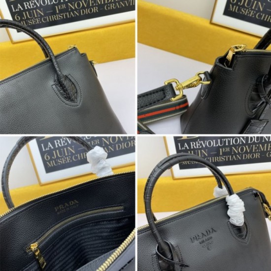 PRADA Prada Tote Bag 2022SS Enjoy the latest summer style PRADA Prada Tote Bag 2022SS Enjoy the latest summer style