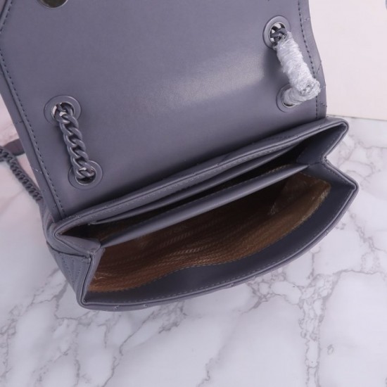 PRADA Prada shoulder bag 2022SS transformed into a beautiful outfit PRADA Prada shoulder bag 2022SS transformed into a beautiful outfit