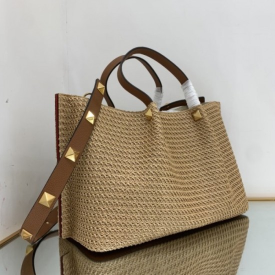 VALENTINO Valentino tote bag 2022SS novel style VALENTINO Valentino tote bag 2022SS novel style