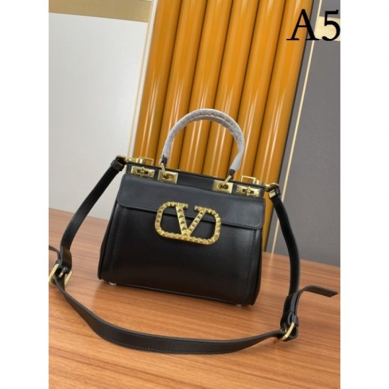 VALENTINO Valentino tote bag 2022SS modern style VALENTINO Valentino tote bag 2022SS modern style