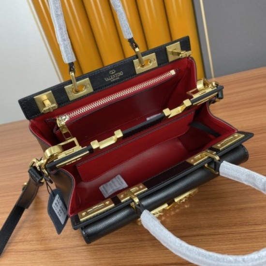 VALENTINO Valentino tote bag 2022SS modern style VALENTINO Valentino tote bag 2022SS modern style