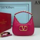 VALENTINO Valentino tote bag 2022SS express individuality VALENTINO Valentino tote bag 2022SS express individuality