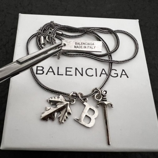 2022SS BALENCIAGA A necklace full of luxury 2022SS BALENCIAGA A necklace full of luxury