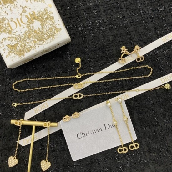 Trendy style! DIOR Dior 2022AW necklace Trendy style! DIOR Dior 2022AW necklace
