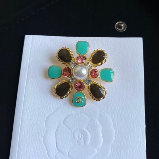 CHANEL 《2022》 Now, the hottest street brooch CHANEL 《2022》 Now, the hottest street brooch