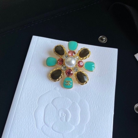 CHANEL 《2022》 Now, the hottest street brooch CHANEL 《2022》 Now, the hottest street brooch