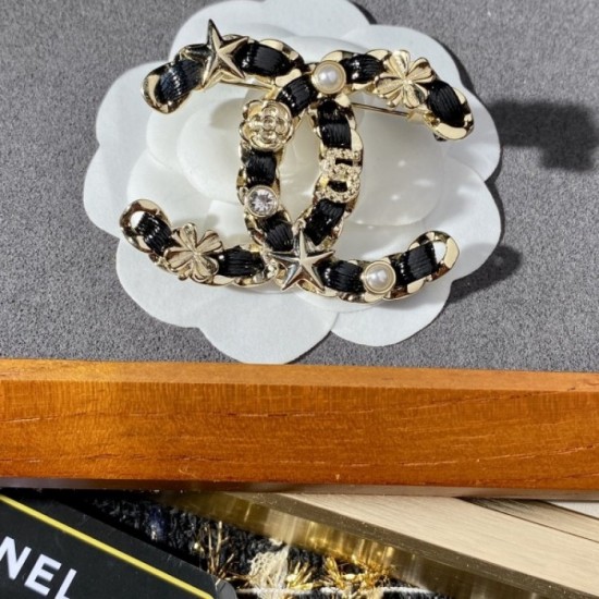CHANEL Popular brooches for the Spring / Summer 2022 season CHANEL Popular brooches for the Spring / Summer 2022 season