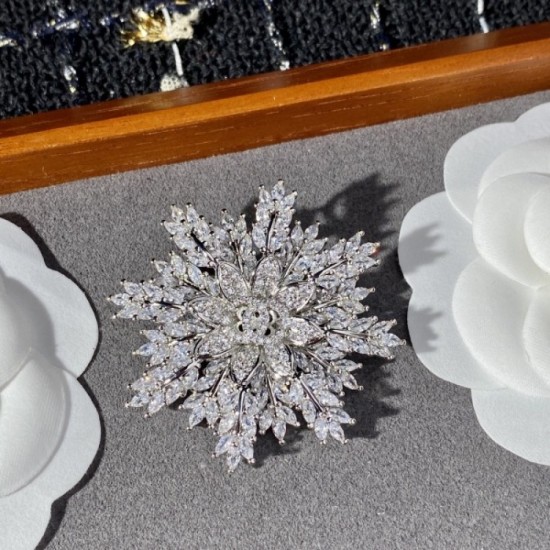 CHANEL 2022 fashionable summer fashion brooch CHANEL 2022 fashionable summer fashion brooch