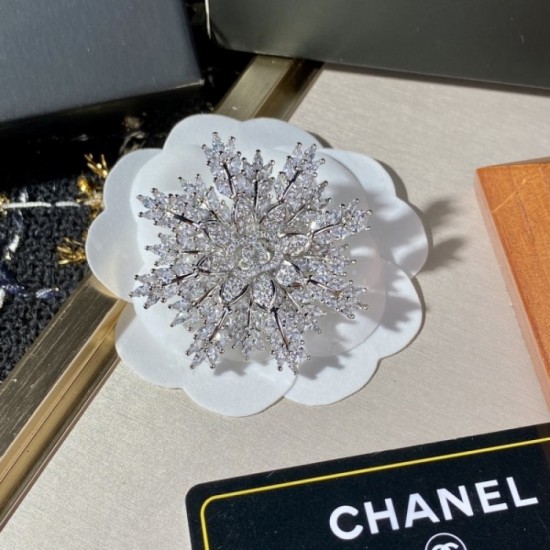 CHANEL 2022 fashionable summer fashion brooch CHANEL 2022 fashionable summer fashion brooch