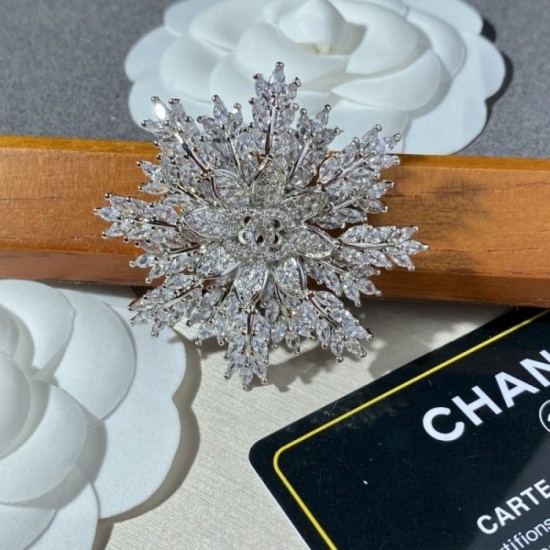 CHANEL 2022 fashionable summer fashion brooch CHANEL 2022 fashionable summer fashion brooch
