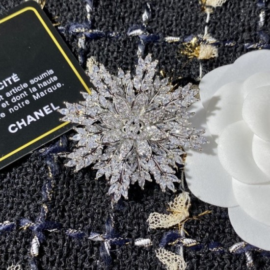CHANEL 2022 fashionable summer fashion brooch CHANEL 2022 fashionable summer fashion brooch