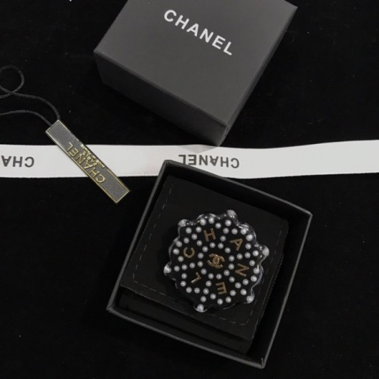 CHANEL 20222 adult casual summer fashion brooch CHANEL 20222 adult casual summer fashion brooch