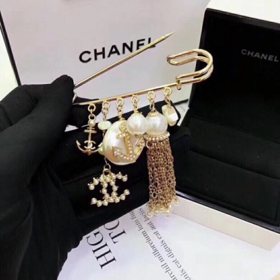 CHANEL 2022 Spring / Summer trend item brooch CHANEL 2022 Spring / Summer trend item brooch