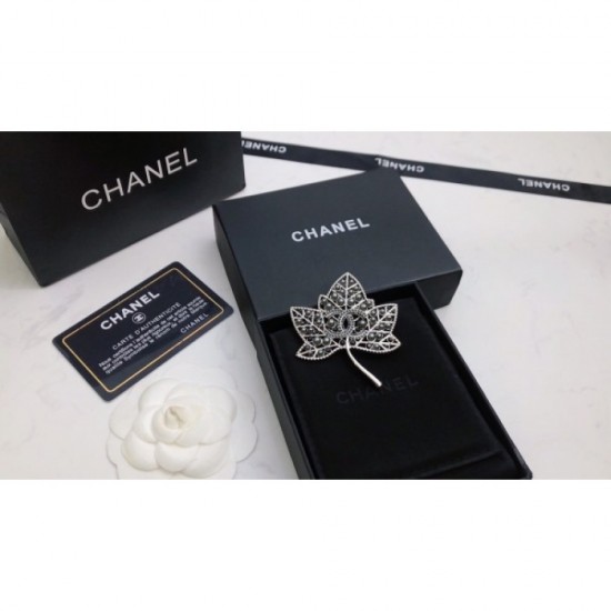 CHANEL 2022 trend fashion brooch CHANEL 2022 trend fashion brooch