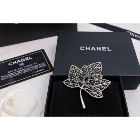 CHANEL 2022 trend fashion brooch CHANEL 2022 trend fashion brooch