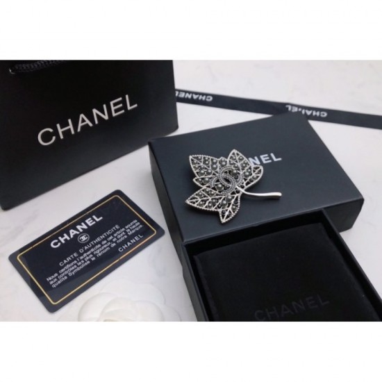 CHANEL 2022 trend fashion brooch CHANEL 2022 trend fashion brooch