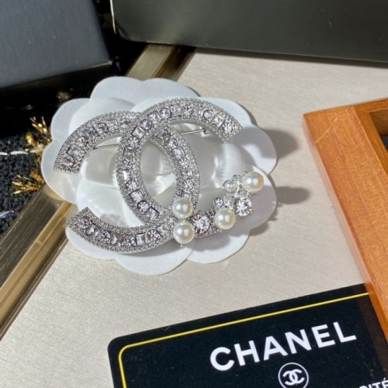 CHANEL 2022 SS trend protagonist brooch CHANEL 2022 SS trend protagonist brooch