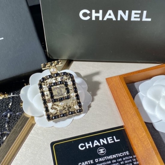CHANEL 2022SS Cheapest Spring Summer Fashion Brooch CHANEL 2022SS Cheapest Spring Summer Fashion Brooch