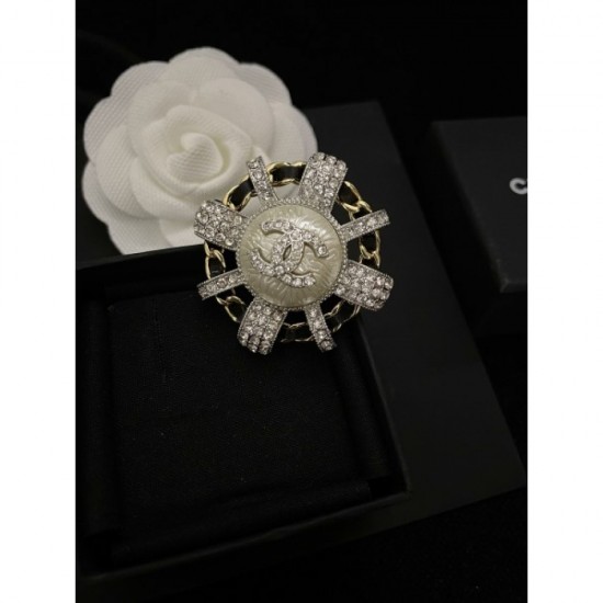 CHANEL 2022SS Collection Featured Brand Brooch CHANEL 2022SS Collection Featured Brand Brooch