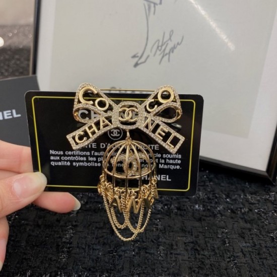 CHANEL 2022 new classic popular sale brooch CHANEL 2022 new classic popular sale brooch