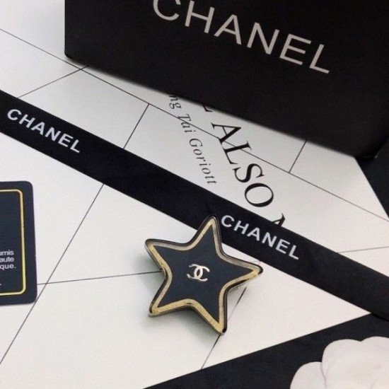 CHANEL 2022 Spring / Summer refreshing trend brooch CHANEL 2022 Spring / Summer refreshing trend brooch