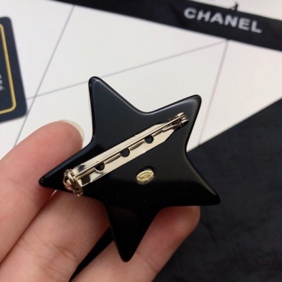 CHANEL 2022 Spring / Summer refreshing trend brooch CHANEL 2022 Spring / Summer refreshing trend brooch