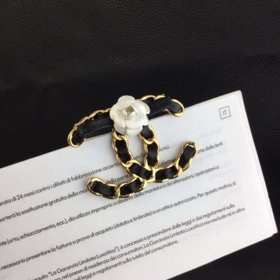 CHANEL 2022 SS trend new appearance brooch CHANEL 2022 SS trend new appearance brooch