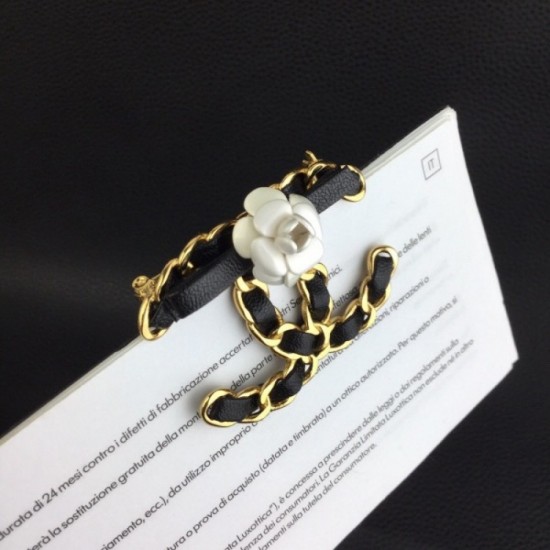 CHANEL 2022 SS trend new appearance brooch CHANEL 2022 SS trend new appearance brooch