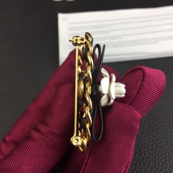 CHANEL 2022 SS trend new appearance brooch CHANEL 2022 SS trend new appearance brooch