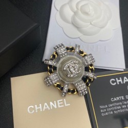 CHANEL 2022 Spring / Summer Trend Color Brooch