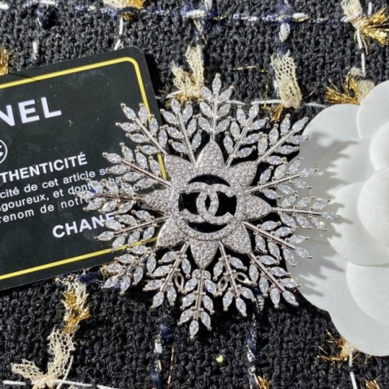 CHANEL The most brooch for Spring / Summer 2022 fashion CHANEL The most brooch for Spring / Summer 2022 fashion