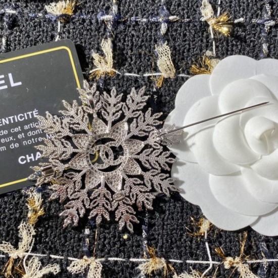 CHANEL The most brooch for Spring / Summer 2022 fashion CHANEL The most brooch for Spring / Summer 2022 fashion